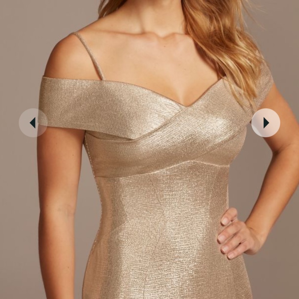 Beautiful shimmer gown - Picture 3 of 10